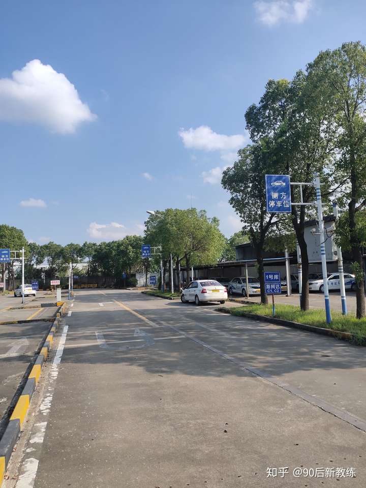 在上海异地考驾照：一场充满挑战的考试冒险之旅