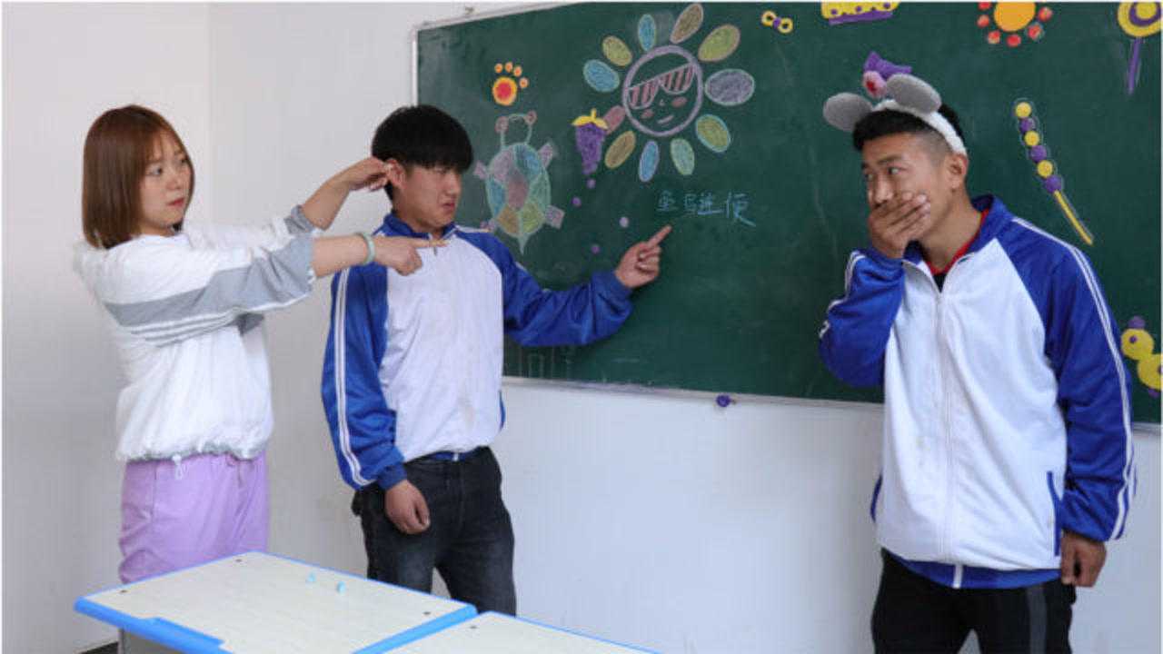 猜词语表演动作游戏有哪些_猜词语表演动作游戏教案_动作表演猜词语游戏