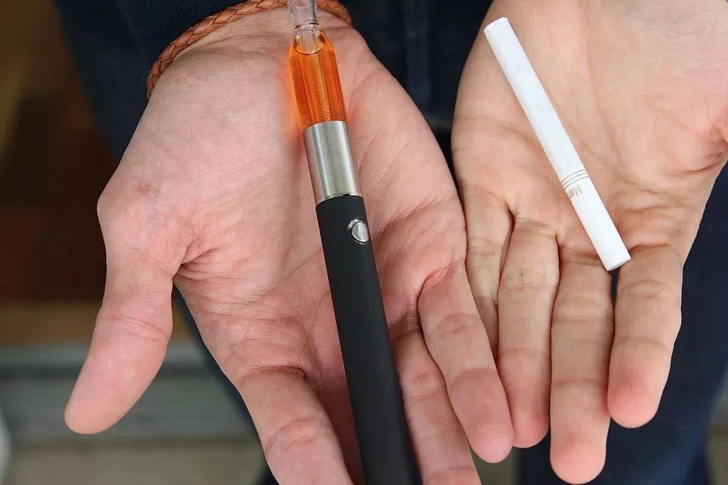 割双眼皮电子烟_全切双眼皮抽电子烟_双眼皮术后可以抽电子烟吗