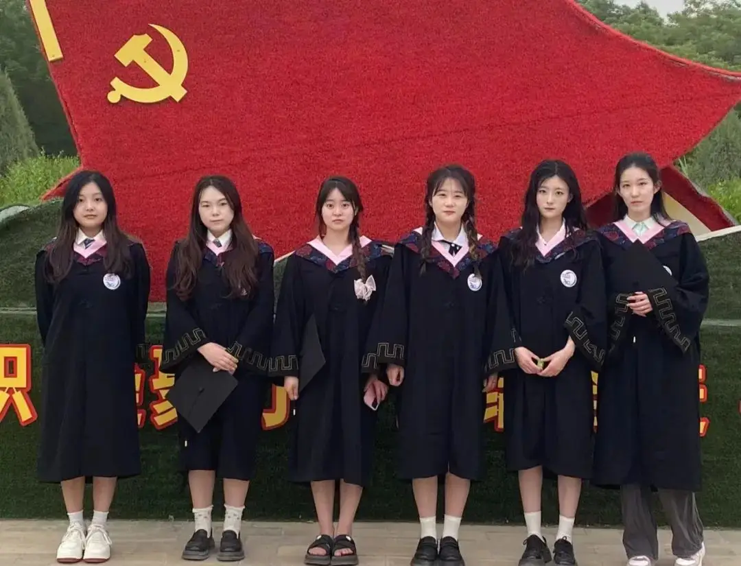 大家来照相-照相：定格瞬间，承载情感，记录青春的美好回忆