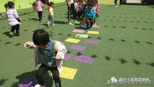 踮脚尖游戏,享受童趣”